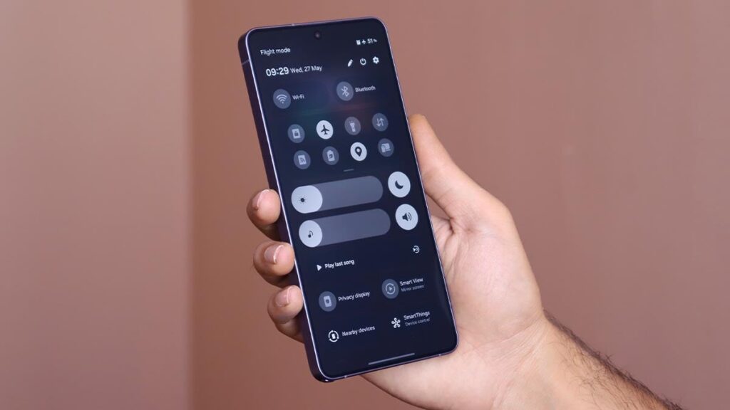 Samsung Finally Adds Live Network Speed to Galaxy, Catching Up With Android Rivals