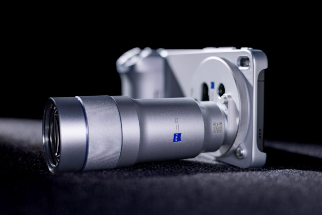 Vivo X300 Ultra Breaks the 24mm Formula, 35mm Camera Puts Flagships on Notice