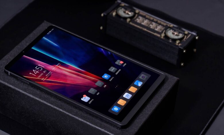 Lenovo’s 8.8-Inch Tablet Looks More Like a Gaming Handheld Than an Android Slate
