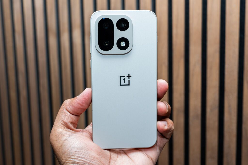 Performance and Cameras Still Win, Why Battery Breakthroughs Keep Slipping