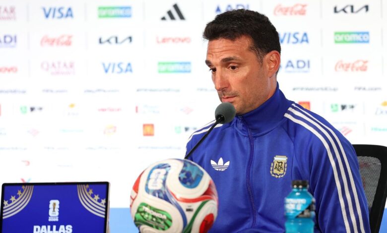 Scaloni Says Water Breaks Are Fragmenting World Cup Games, and That Can Shift Momentum