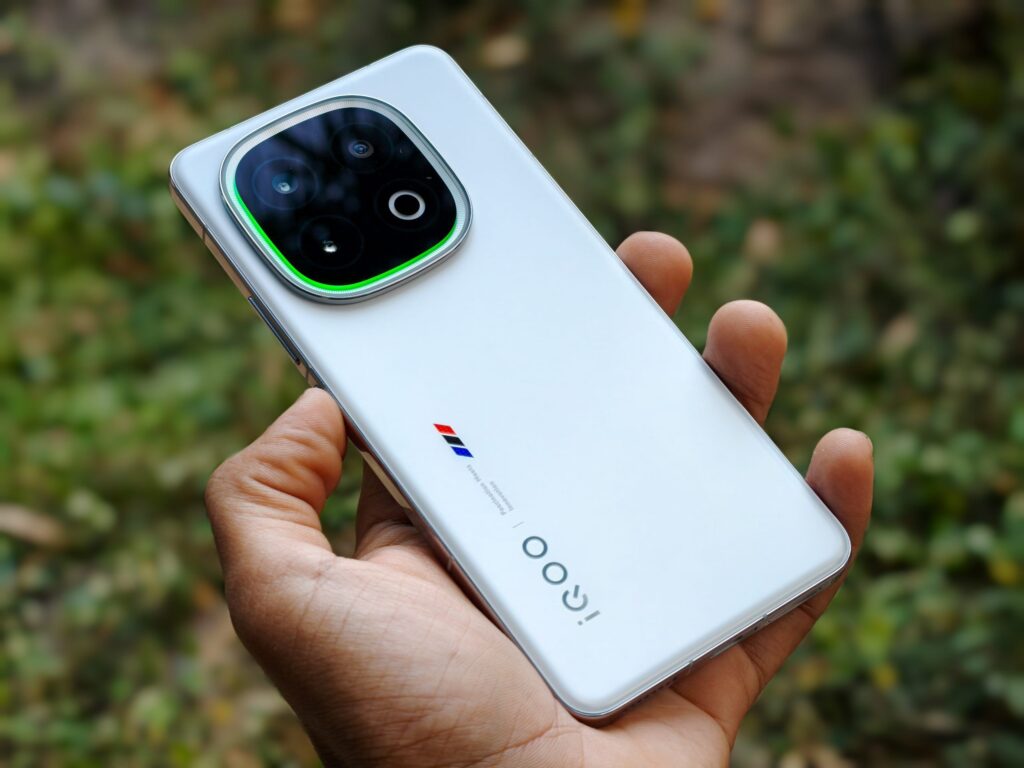 iQOO 15 Falls Under Rs 70,000, a Flagship Deal That Suddenly Looks Far More Reasonable