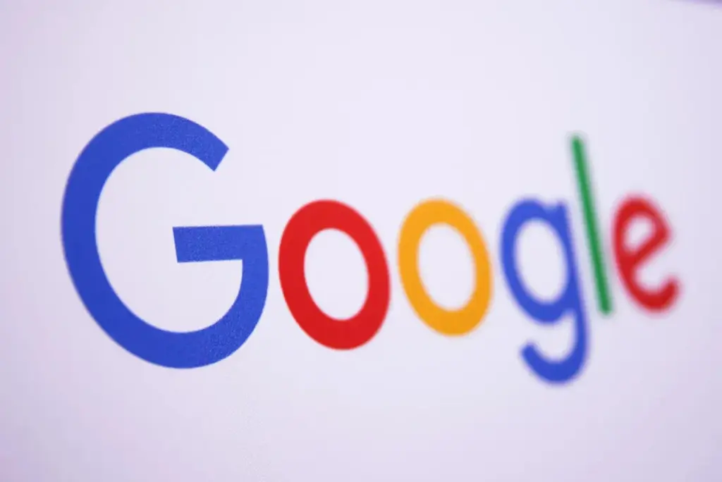 GOOGL Slips Premarket As Google Pushes Ahead With Next-Gen AI Chip, Analyst Says