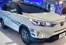 Innova Crysta Facelift 2026 Goes Bigger Inside, Toyota Pushes MPV Comfort Upmarket