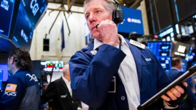 Tech Sell-Off Deepens, Wall Street Loses Ground as Chip Stocks Slide Worldwide