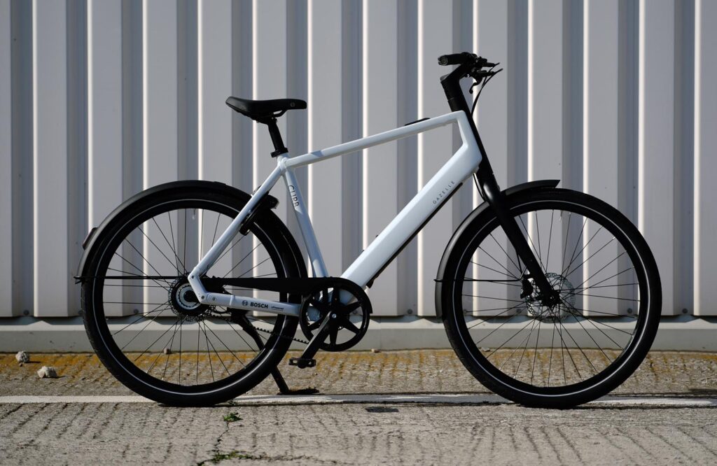 Bosch Hub Motor and Frame Lock Give Gazelle Curb a Rarely Clean Urban Edge