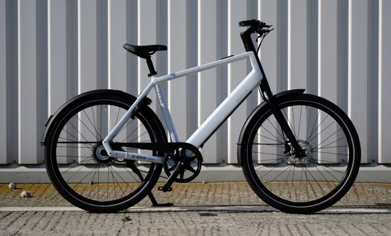 Bosch Hub Motor and Frame Lock Give Gazelle Curb a Rarely Clean Urban Edge