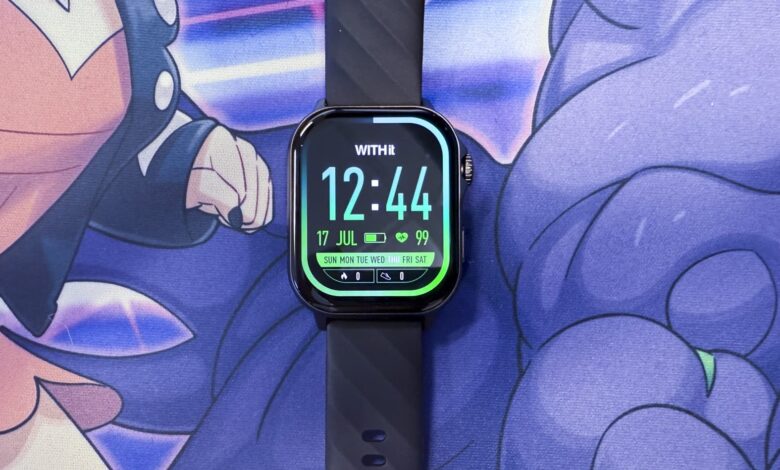 4 Compact Devices Catch Attention, Tablet Mini and Stylish Smartwatch Lead the Way