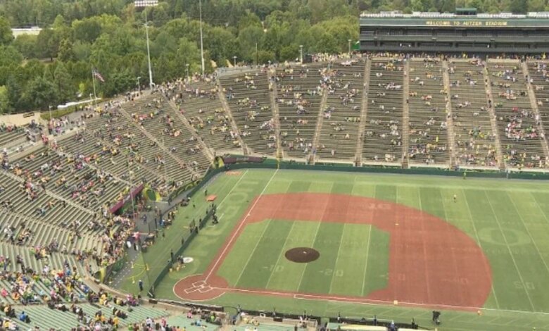 Savannah Bananas Take Control at Autzen, Turn a Packed Night Into a 6-3 Win