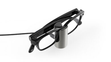 Meta’s New Glasses Charger Helps at the Desk, but Compatibility Remains Limited