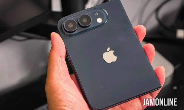 iPhone Ultra May Keep Its Launch Window, But Apple’s Biggest Test Is Still the Hinge